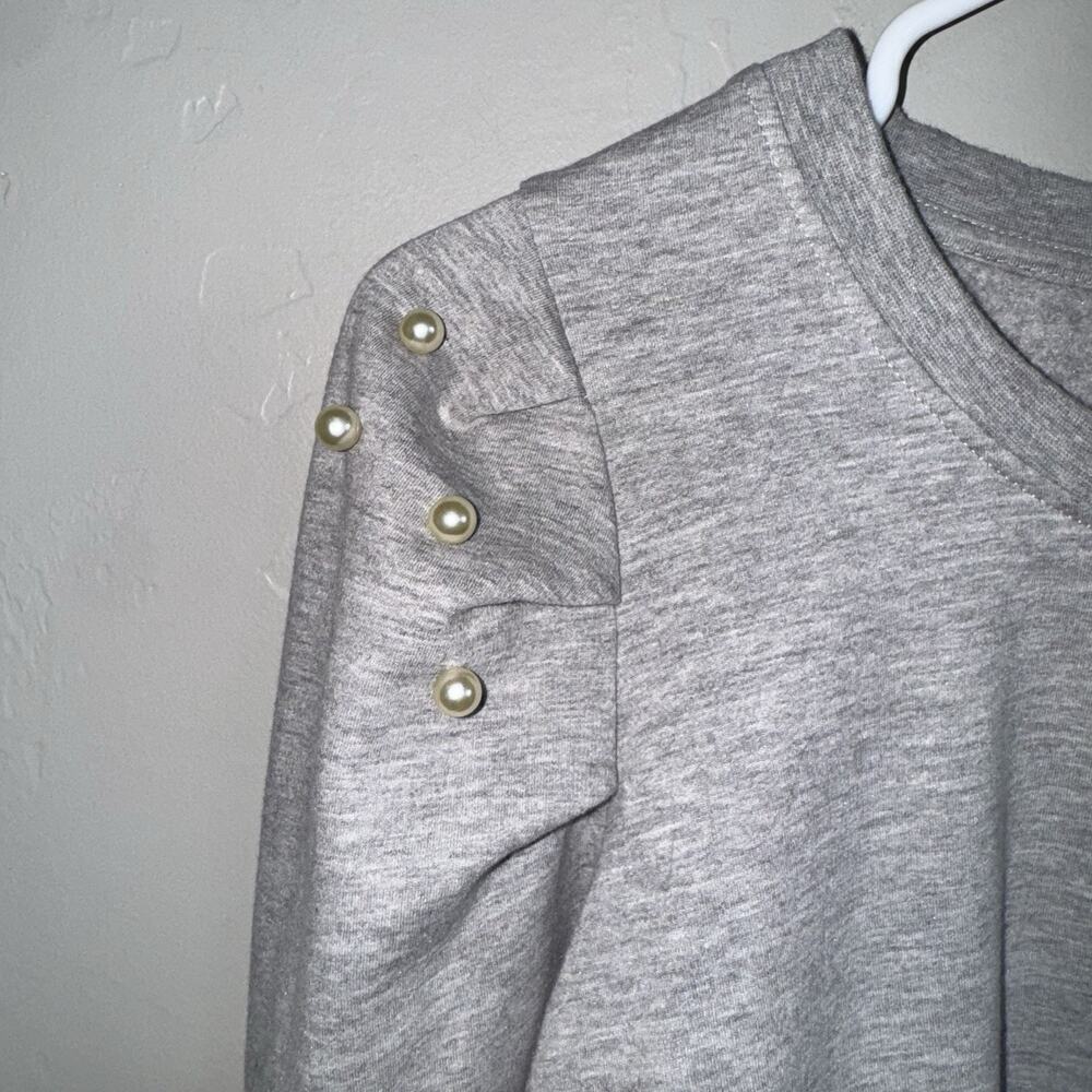 Jolie & Joy Gray Pullover Sweatshirt Woman’s Size XL Pearl Shoulder Accents - Picture 3 of 8